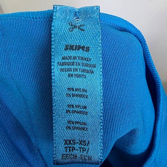 SKIMS Fits Everybody Essential Long Sleeve Scoop Neck Bodysuit in Mykonos Blue - Picture 6 of 10